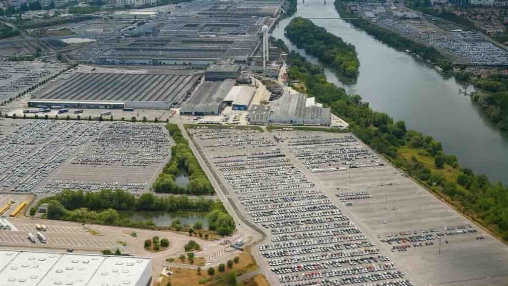 l'usine Stellantis de Poissy