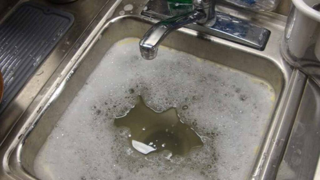 déboucher une canalisation